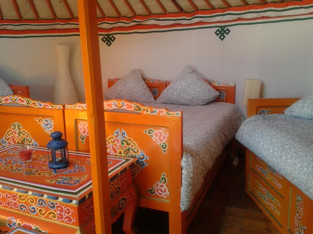 Yourte Nomade-Lodge Les Ecrennes Cameră foto